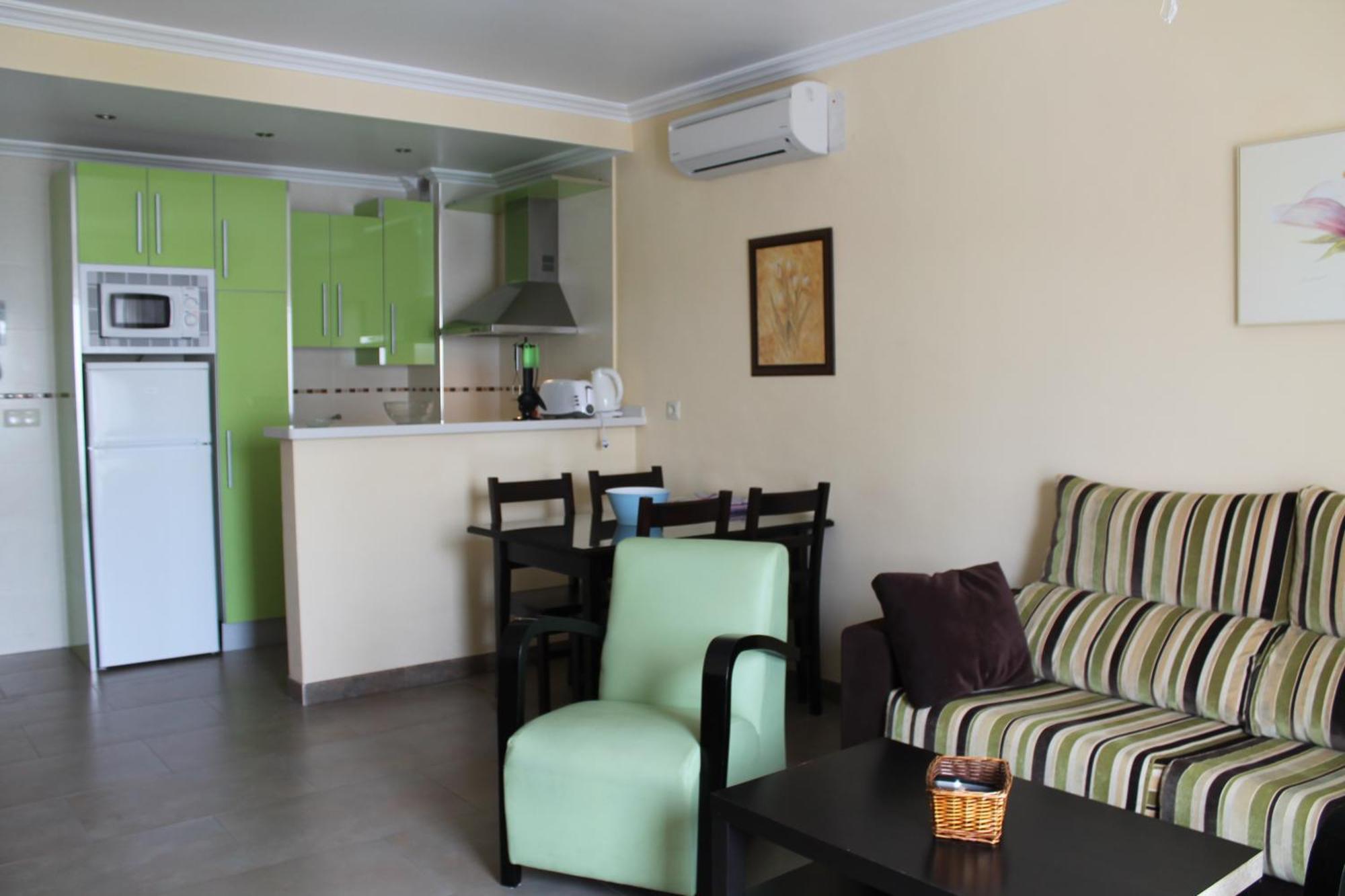 נרחה Apartamentos Turisticos Plaza Del Olvido מראה חיצוני תמונה